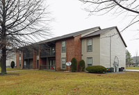 Foxrun Apartments in Findlay, OH - Foto de edificio - Building Photo