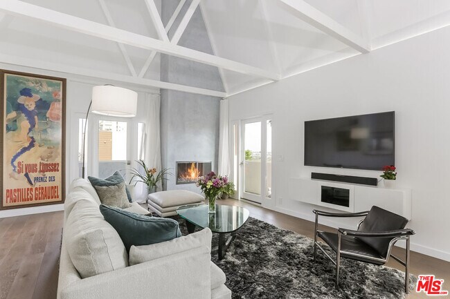 1264 Ozeta Terrace in West Hollywood, CA - Building Photo - Building Photo