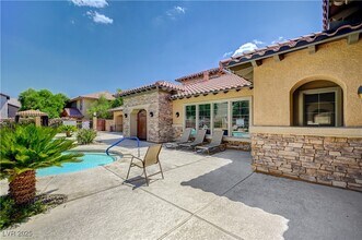 7256 Sterling Rock Ave in Las Vegas, NV - Foto de edificio - Building Photo