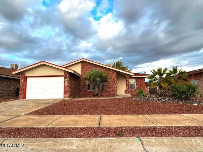 425 Von Bargen Dr in Horizon City, TX - Building Photo - Building Photo