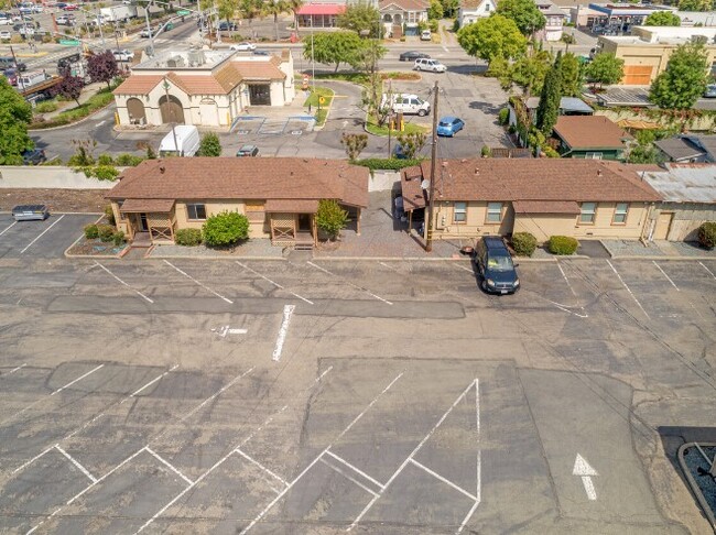 217 Lakeville St in Petaluma, CA - Building Photo - Primary Photo