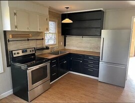 226 Substation St in Hendersonville, NC - Building Photo