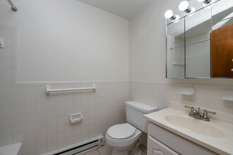 Pleasant Hills in Pittsburgh, PA - Building Photo - Interior Photo