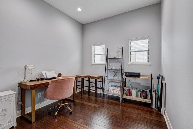 property at 1124 W Dallas St