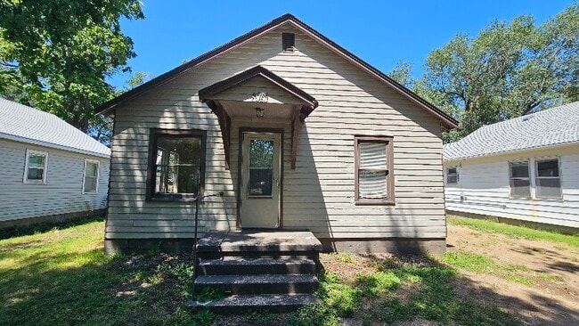 property at 1015 N Tenth St
