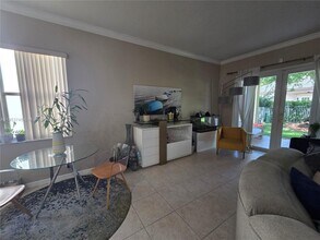 1010 Daisy Ln in Weston, FL - Building Photo - Building Photo