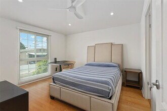 2101 E 15th St in Newport Beach, CA - Building Photo - Building Photo