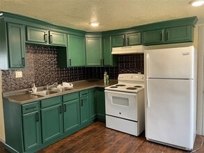 609 N Avenue D in Freeport, TX - Building Photo - Building Photo
