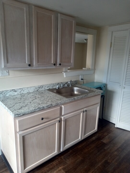 29 E Walnut St, Unit 2 bedroom in Taunton, MA - Building Photo