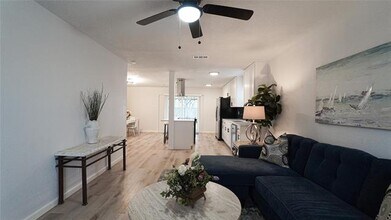 6408 Locust St in Rowlett, TX - Building Photo - Building Photo