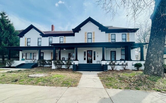 517 W Maple Ave