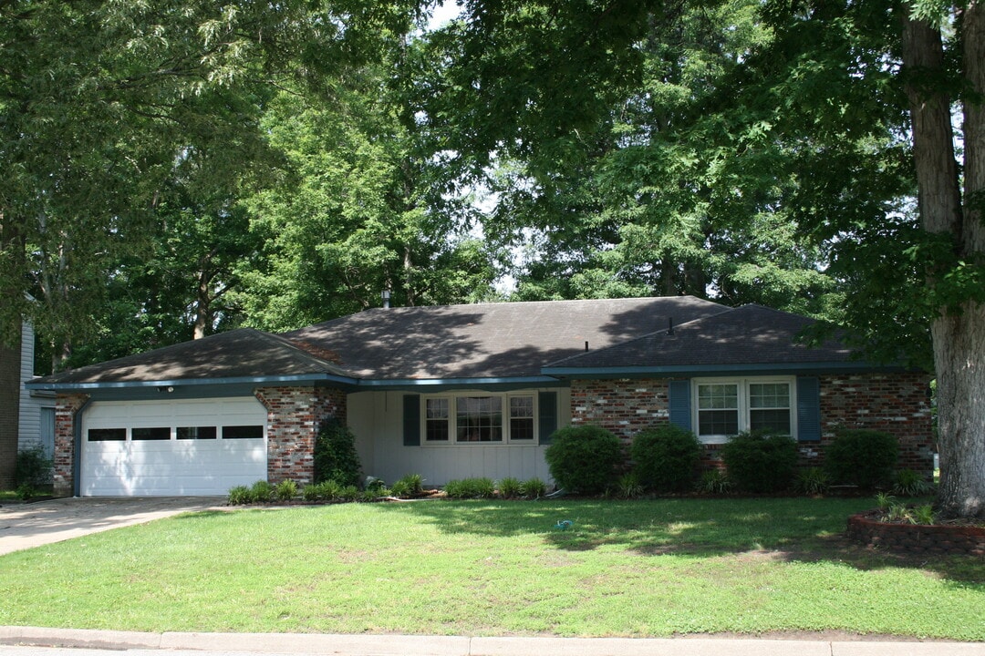 181 Windsor Castle Dr in Newport News, VA - Building Photo