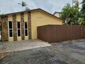 3490 Atlanta St in Hollywood, FL - Building Photo - Building Photo