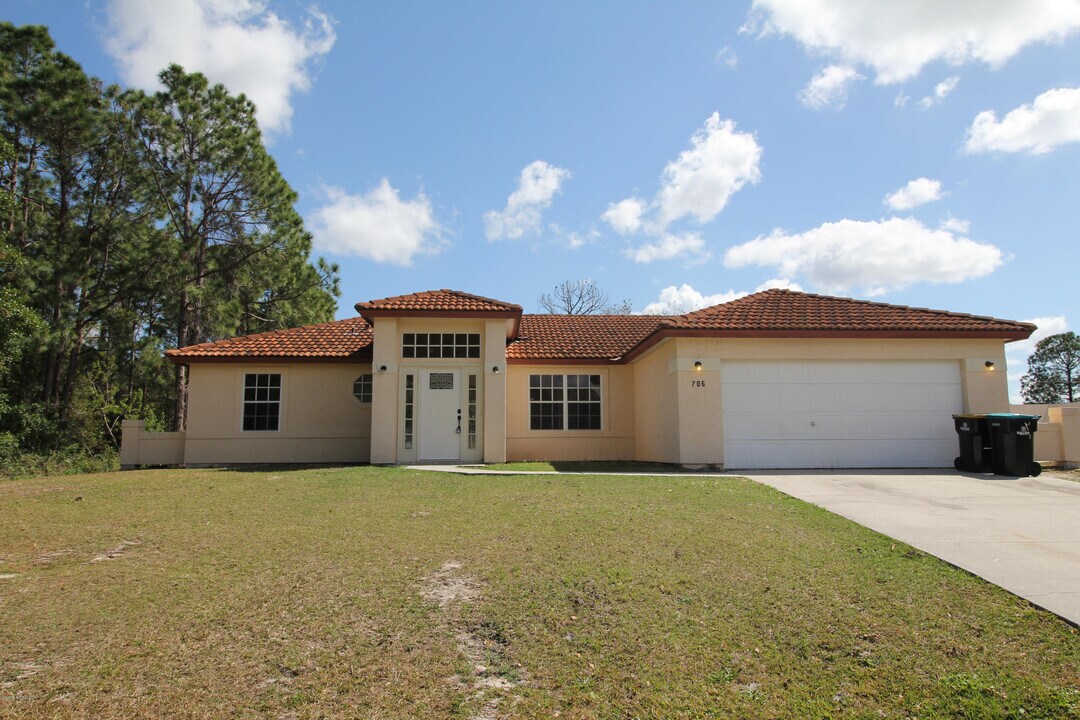 706 Davidson St SE in Palm Bay, FL - Building Photo