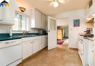 36 Canal Ln in Walnut Creek, CA - Building Photo - Building Photo