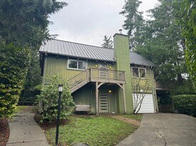 11022 Palisades Ave SW in Vashon, WA - Building Photo