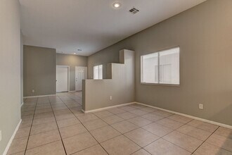 1635 Marion Bennet Dr in Las Vegas, NV - Building Photo - Building Photo