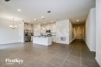 600 Crown Rose Dr in Eagle Lake, FL - Building Photo - Building Photo