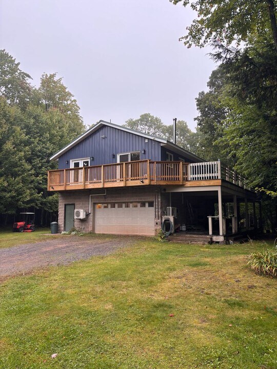 7364 Co Rd 550 in Marquette, MI - Building Photo