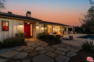 5770 Busch Dr in Malibu, CA - Building Photo