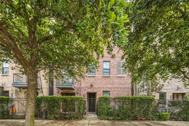 2825 Hicks St in Houston, TX - Building Photo - Building Photo