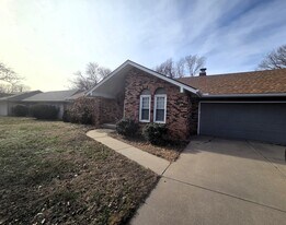 3345 S Jefferson Ave in Springfield, MO - Building Photo