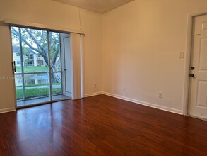 840 Cypress Park Way in Pompano Beach, FL - Building Photo - Building Photo