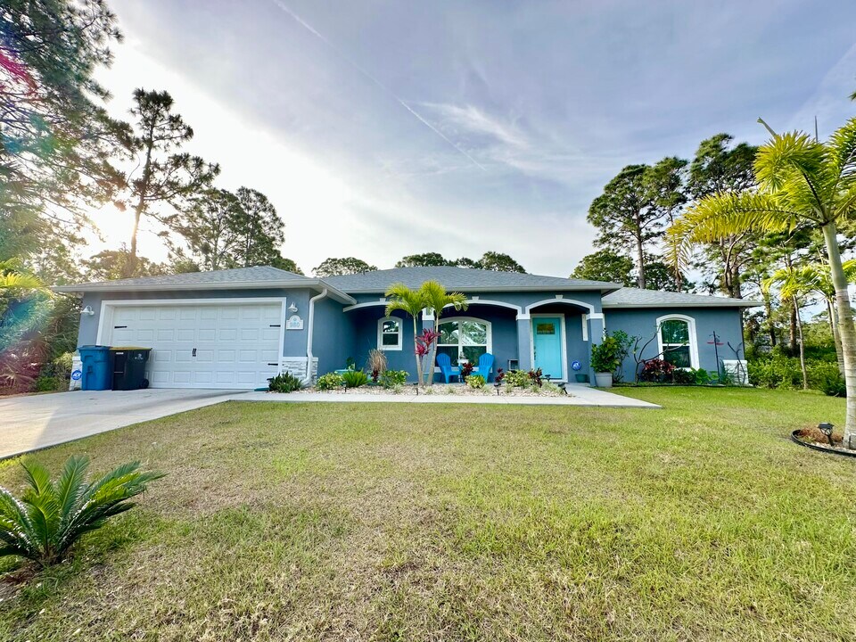 980 Pandora Rd SE in Palm Bay, FL - Building Photo