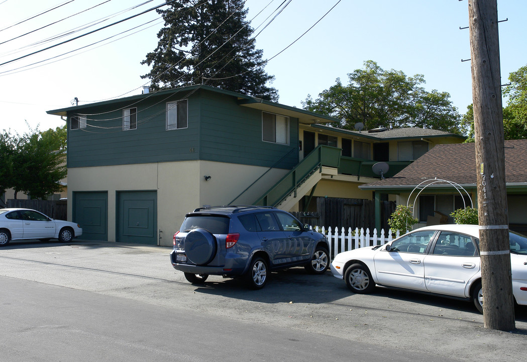 46 Nueva Ave in Redwood City, CA - Foto de edificio