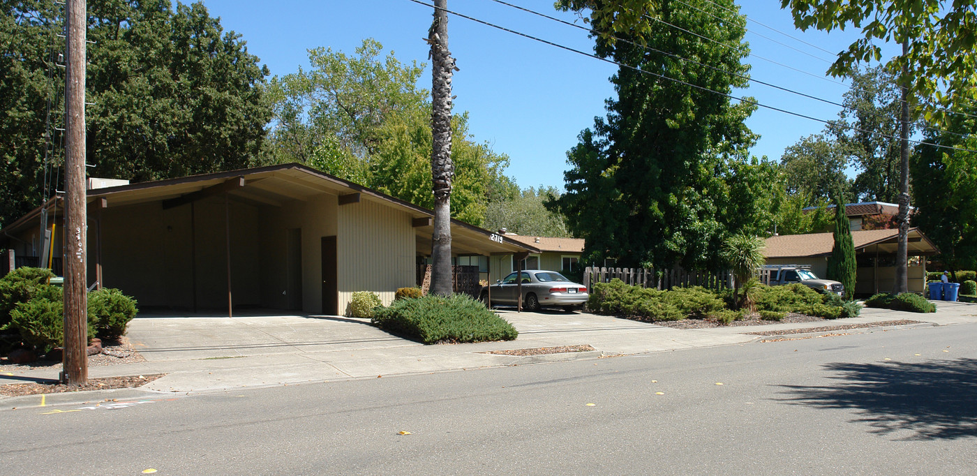 2719 Tachevah Dr in Santa Rosa, CA - Building Photo