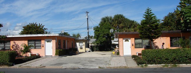 521-525 46th St in West Palm Beach, FL - Building Photo - Building Photo