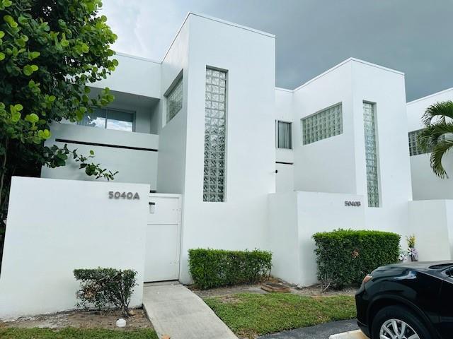 5040 Elmhurst Rd in West Palm Beach, FL - Building Photo