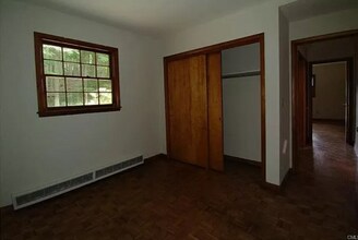 13 Waterbury St in Weston, CT - Building Photo - Building Photo