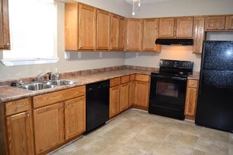 154 Valencia Dr in Fort Walton Beach, FL - Building Photo - Building Photo