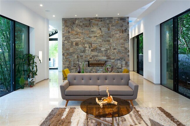 619 N Harper Ave in Los Angeles, CA - Building Photo - Building Photo