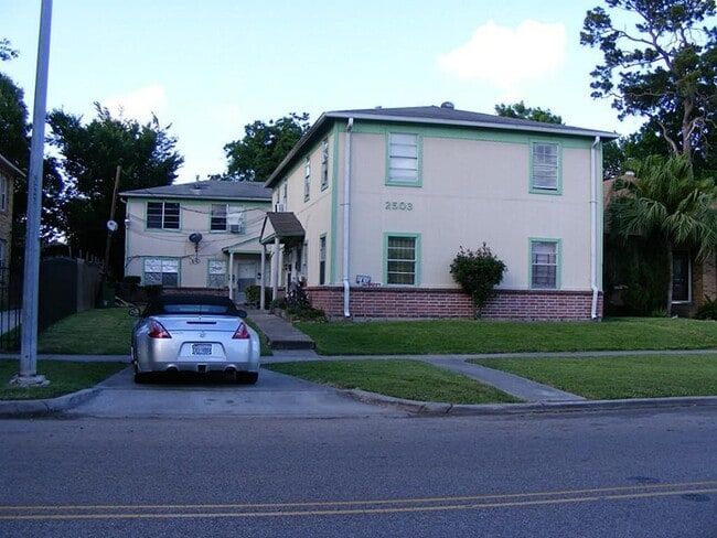 2501 Cleburne St in Houston, TX - Building Photo - Building Photo