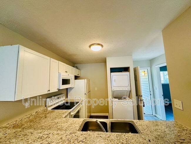 215 Sunn Aire Ct in Wilmington, NC - Building Photo - Building Photo