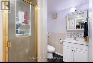 1200 Kingsholm Dr in Mississauga, ON - Building Photo - Building Photo