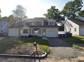 37 Luden St in Springfield, MA - Building Photo