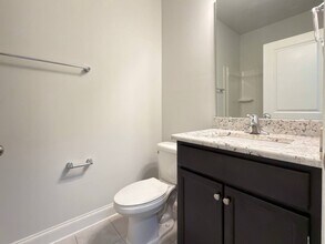 7336 Birchshire Dr in Raleigh, NC - Foto de edificio - Building Photo