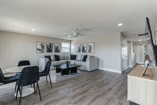 2518 Avenue B in Bradenton Beach, FL - Building Photo