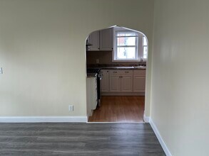 133 Fenner St, Unit 2 in Fall River, MA - Foto de edificio - Building Photo