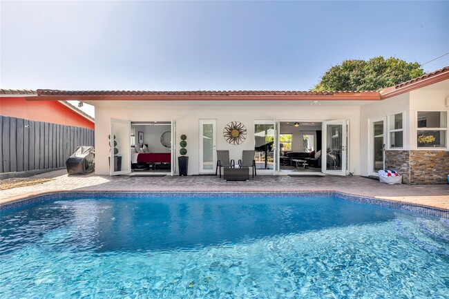 1833 NE 46th St in Fort Lauderdale, FL - Foto de edificio - Building Photo