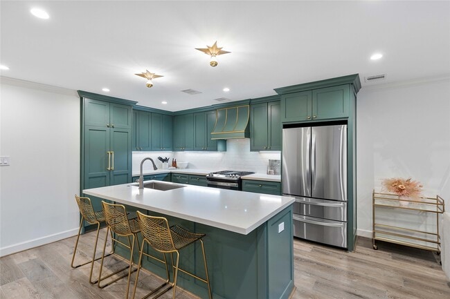 property at 3139 Bissonnet St