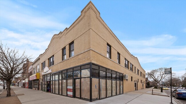 2355 W Fullerton Ave in Chicago, IL - Building Photo - Building Photo