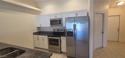 919 Andalusia Blvd in Cape Coral, FL - Building Photo - Building Photo