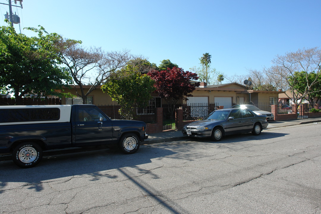 1418-1420 Beacon Ave in San Mateo, CA - Foto de edificio