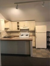 748 Calef, 3 in Barrington, NH - Foto de edificio - Building Photo