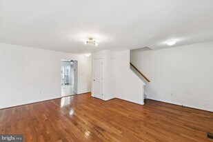 13965 Sawteeth Way in Centreville, VA - Building Photo