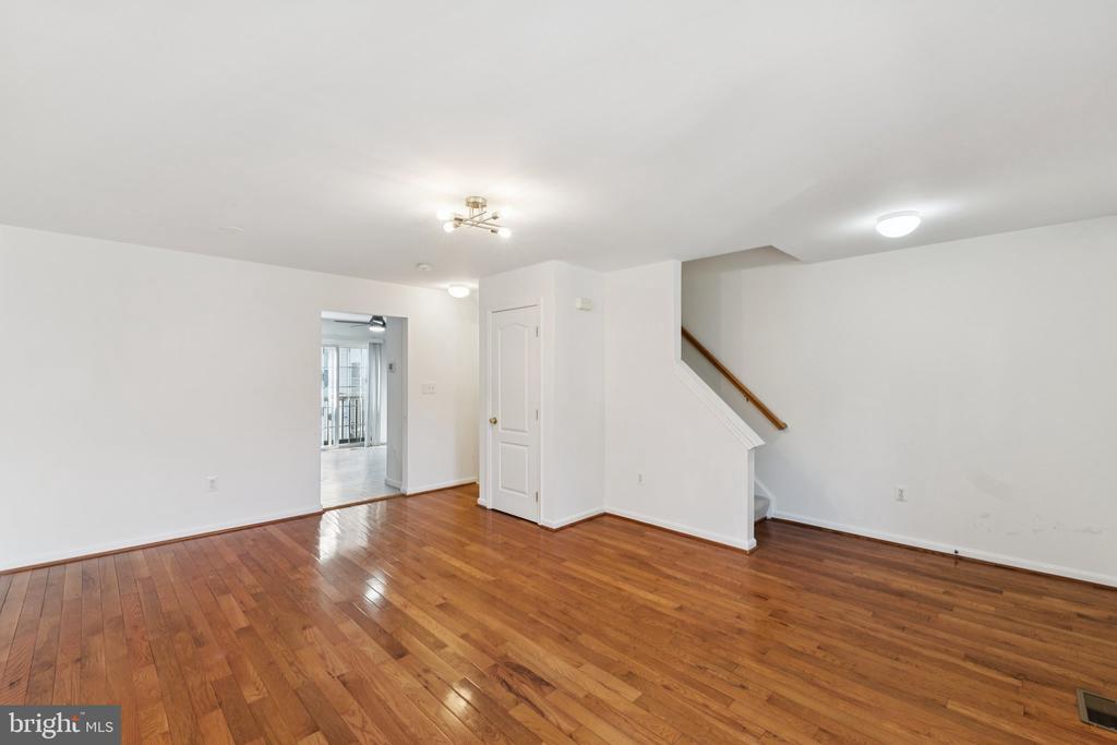 13965 Sawteeth Way in Centreville, VA - Building Photo